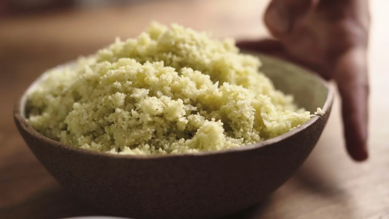 Arroz de couve-flor com abóbora, coco e sementes